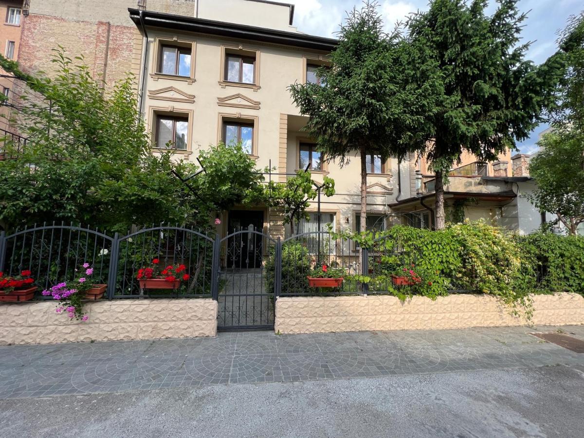 Boutique Cathedral Plaza Residences For Rent Downtown Hotel Bucureşti