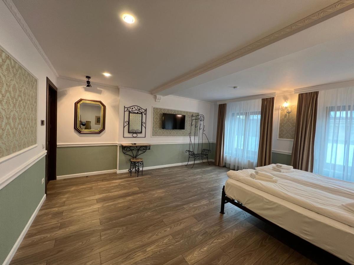 Boutique Cathedral Plaza Residences For Rent Downtown Bucureşti