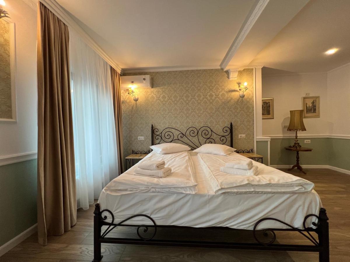 Boutique Cathedral Plaza Residences For Rent Downtown Bucarest