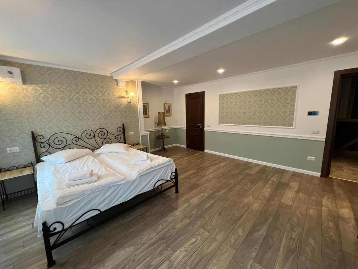 Hotel Cathedral Plaza Residences *