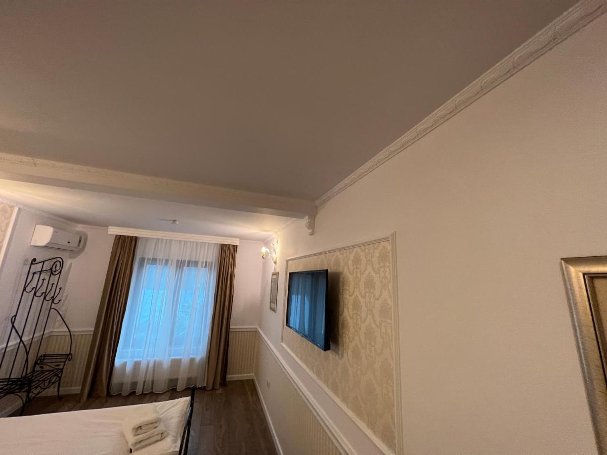 Cathedral Plaza Residences *