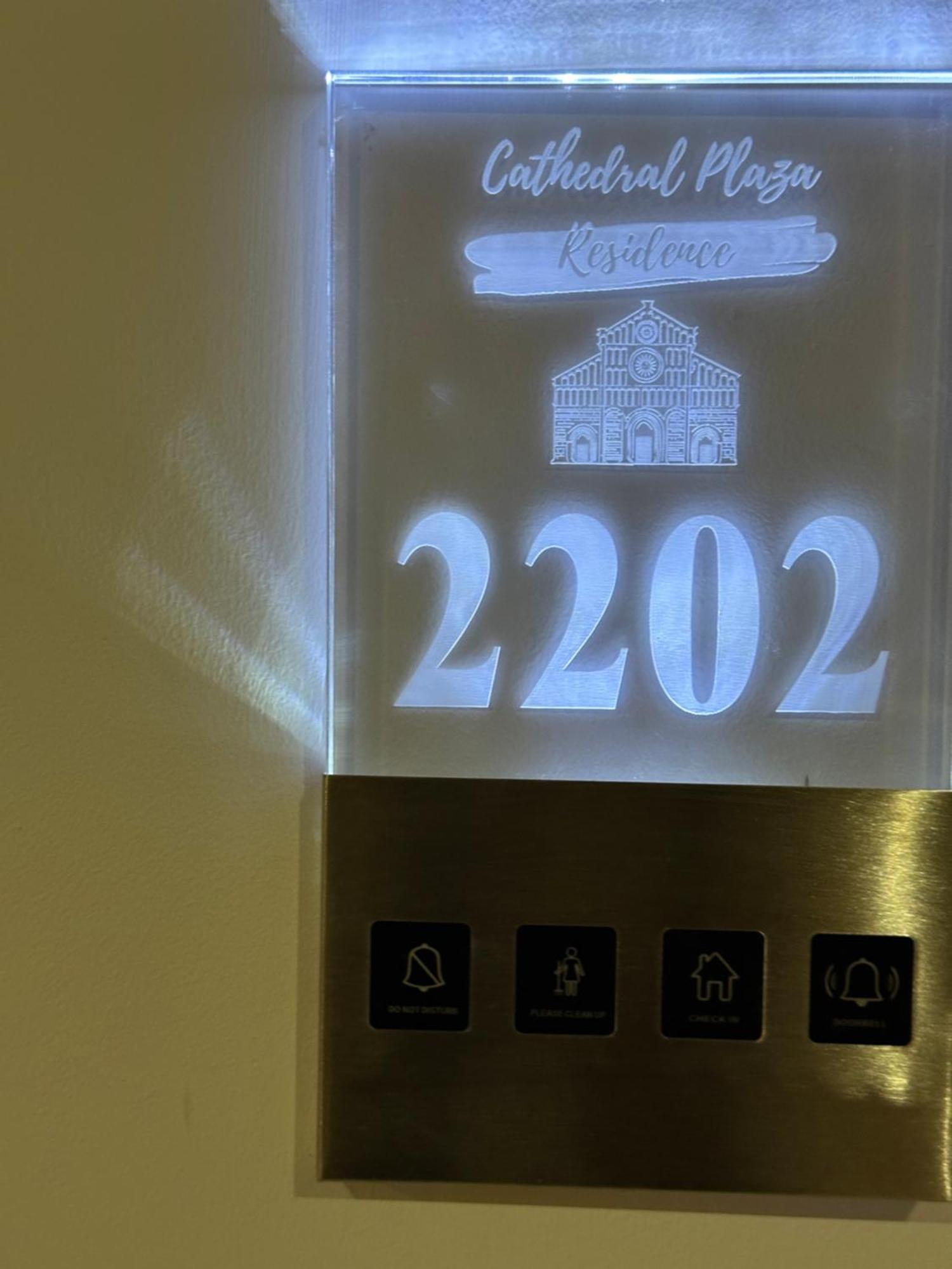 酒店 Boutique Cathedral Plaza Residences For Rent Downtown *